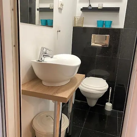 Beautiful Style In Center Apartment